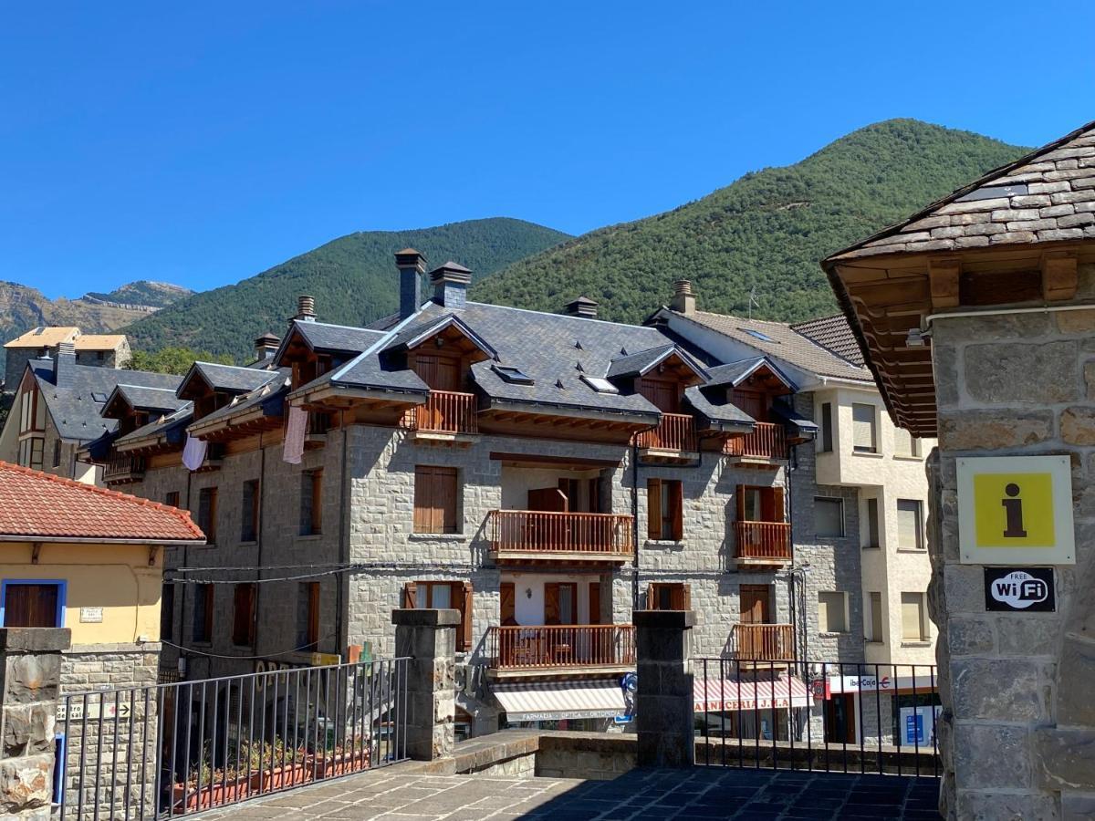 Plaza Centro Apartman Biescas Kültér fotó