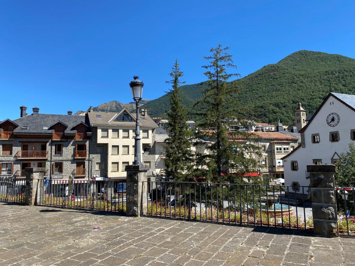 Plaza Centro Apartman Biescas Kültér fotó
