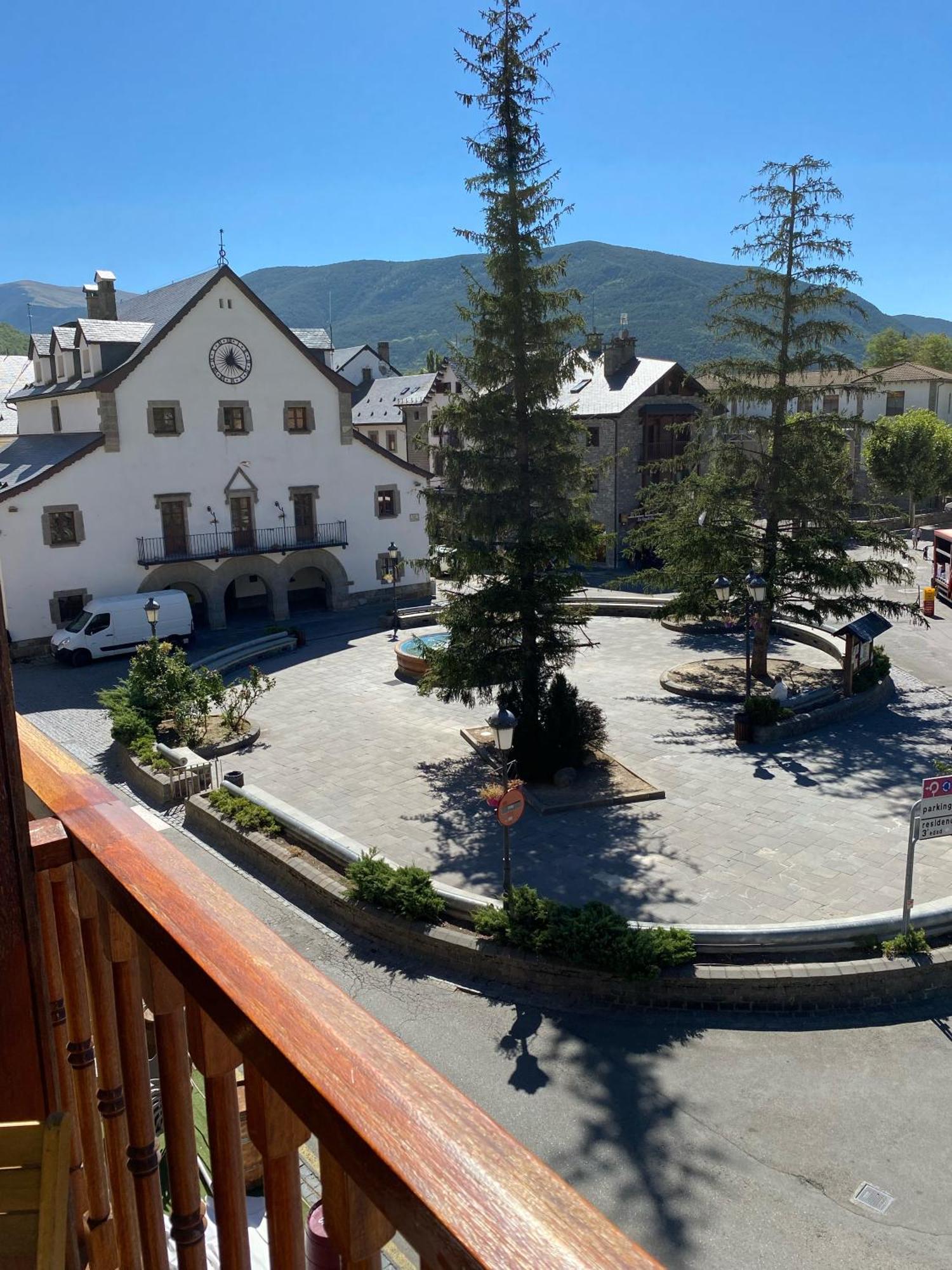 Plaza Centro Apartman Biescas Kültér fotó